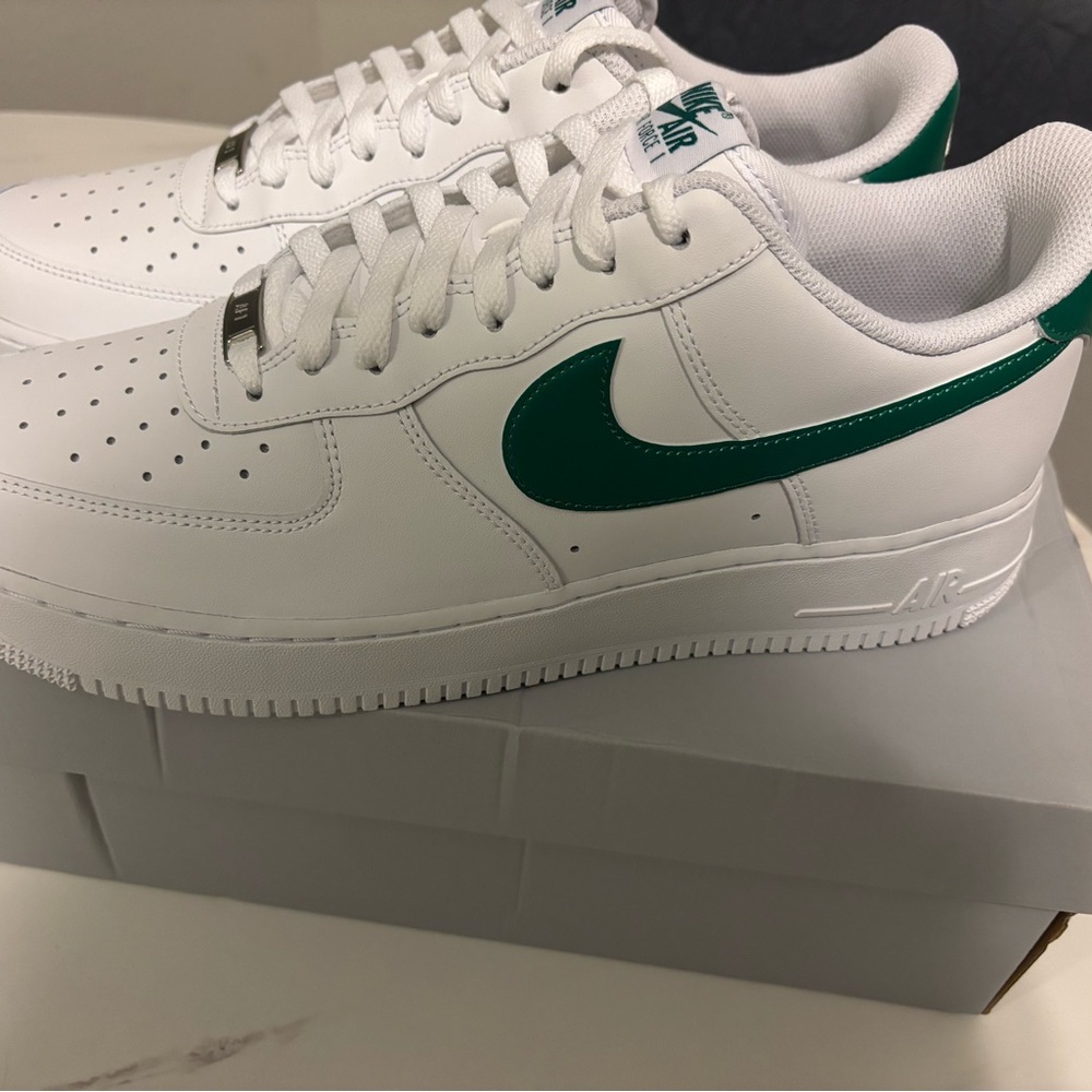 Nike Men's White and Green Sneakers BRAND NEW